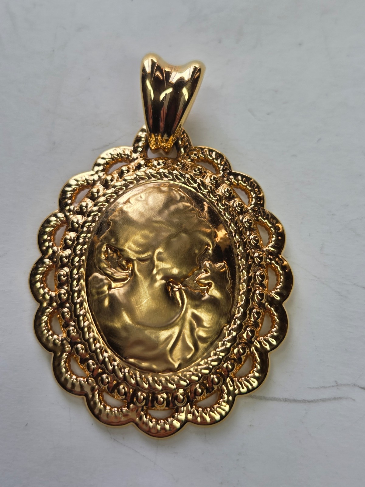14k gold cameo pendant
