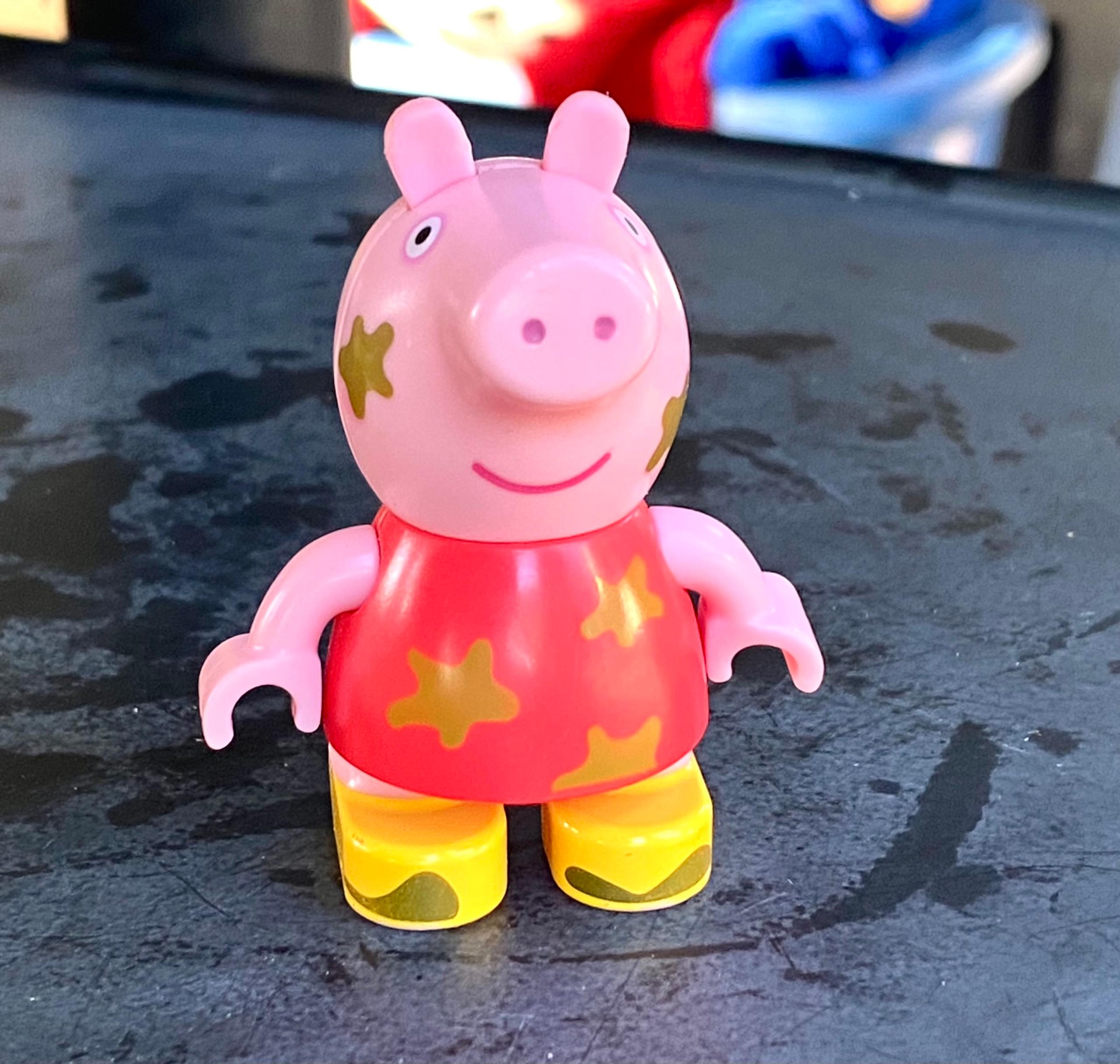 RARE 2003 Muddy Peppa Pig 2.25" Jazwares Construction Set Action Figure