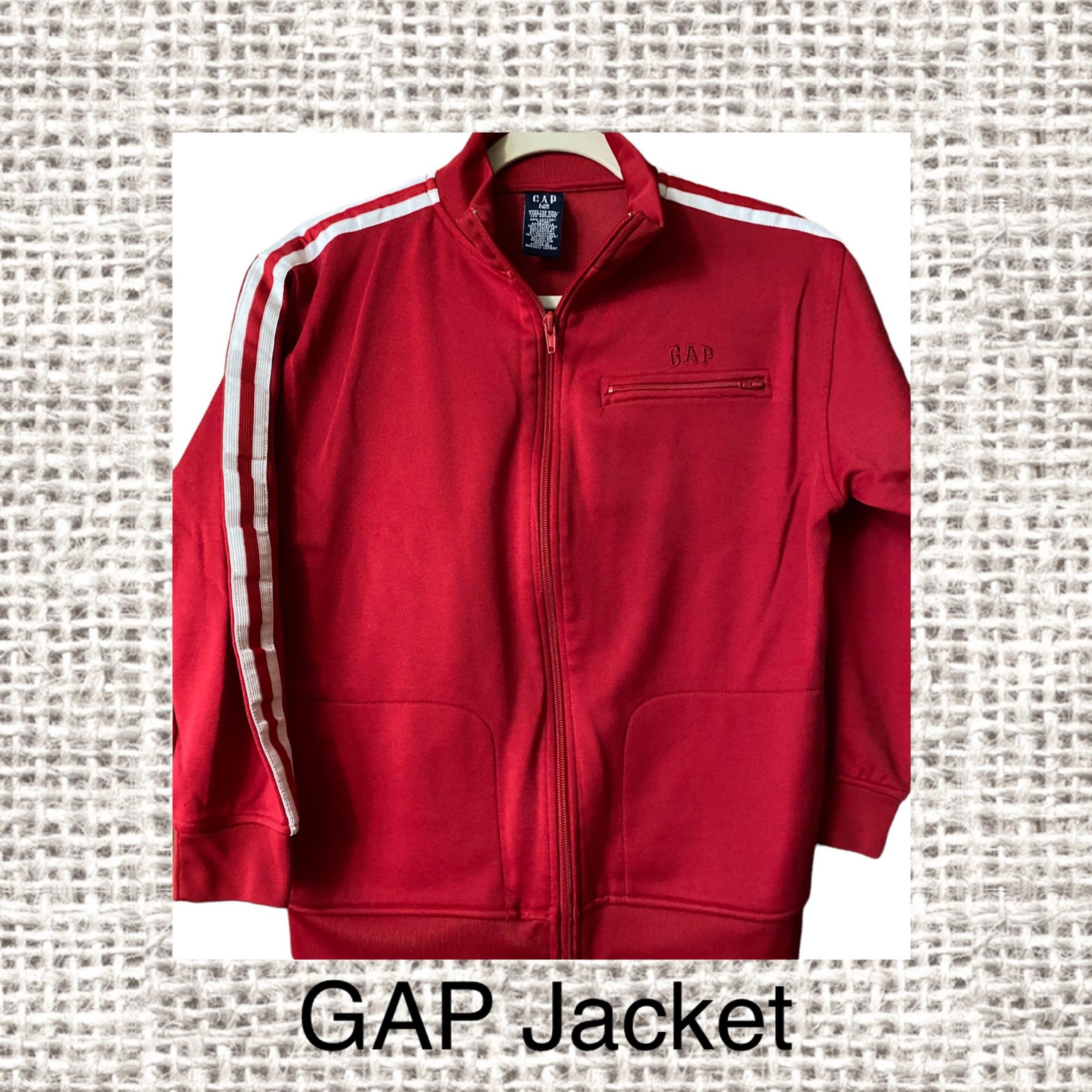 Gap Jacket Kids size Large 10 colors are red and white .