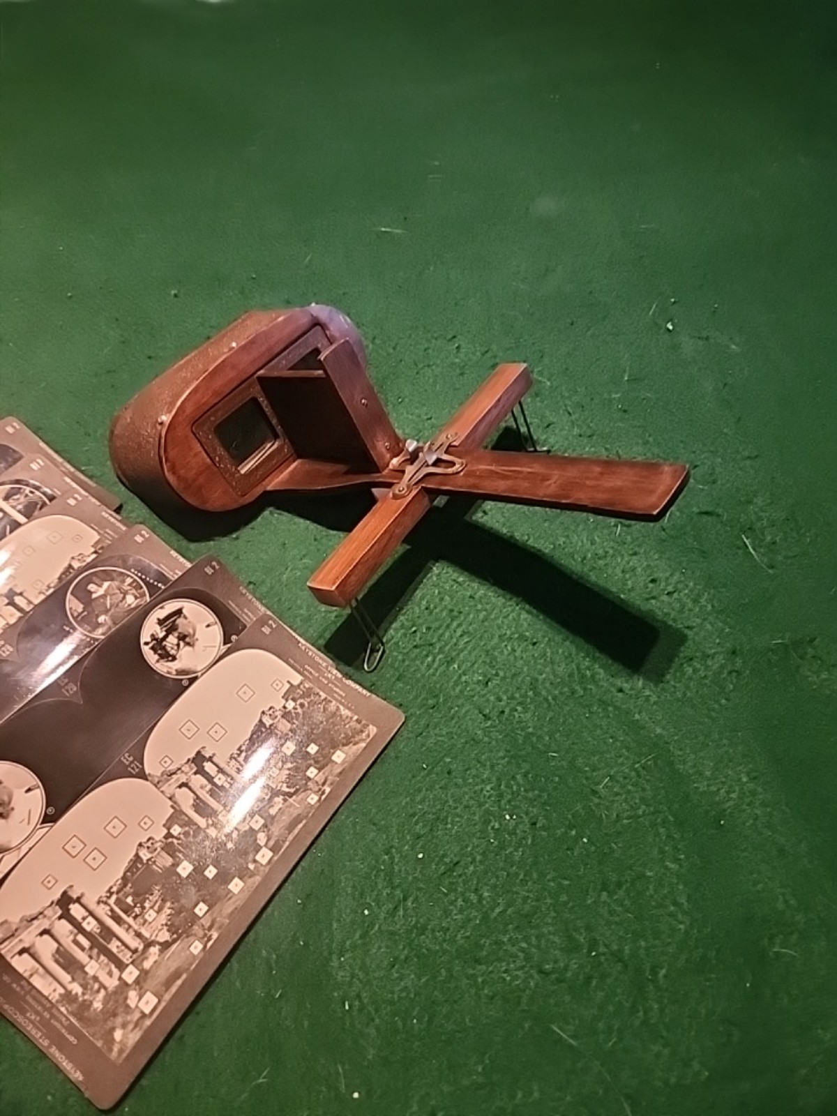 Vintage Stereoscopic Viewfinder with 6 View Cards