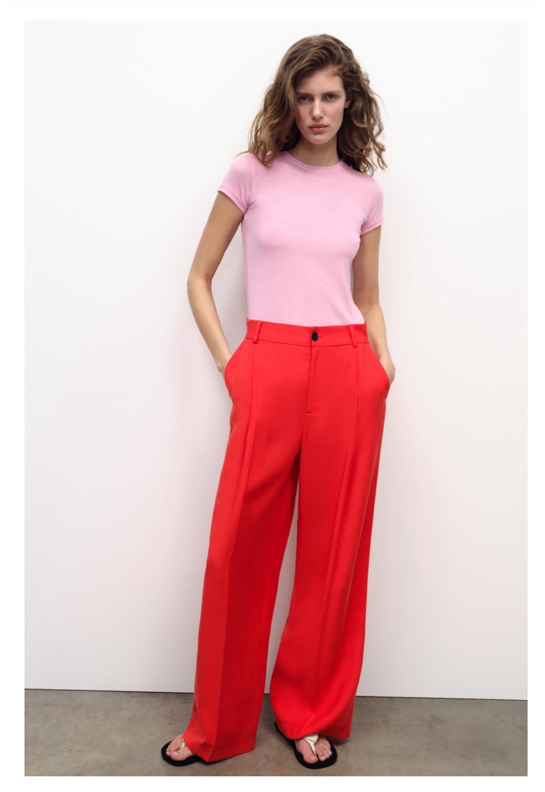FLOWY PLEATED PANTS BRIGHT RED . Size M