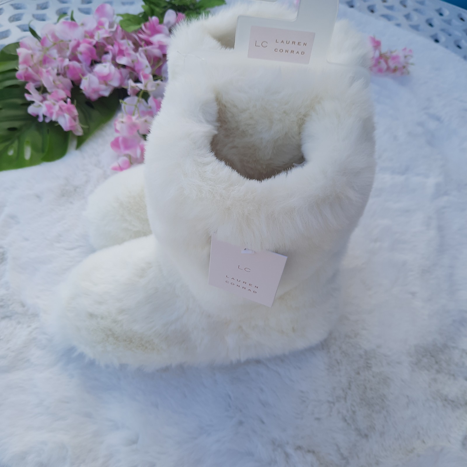 NEW (S) Women's LC Lauren Conrad Allover Tipped Faux Fur Boot Slippers in ivory