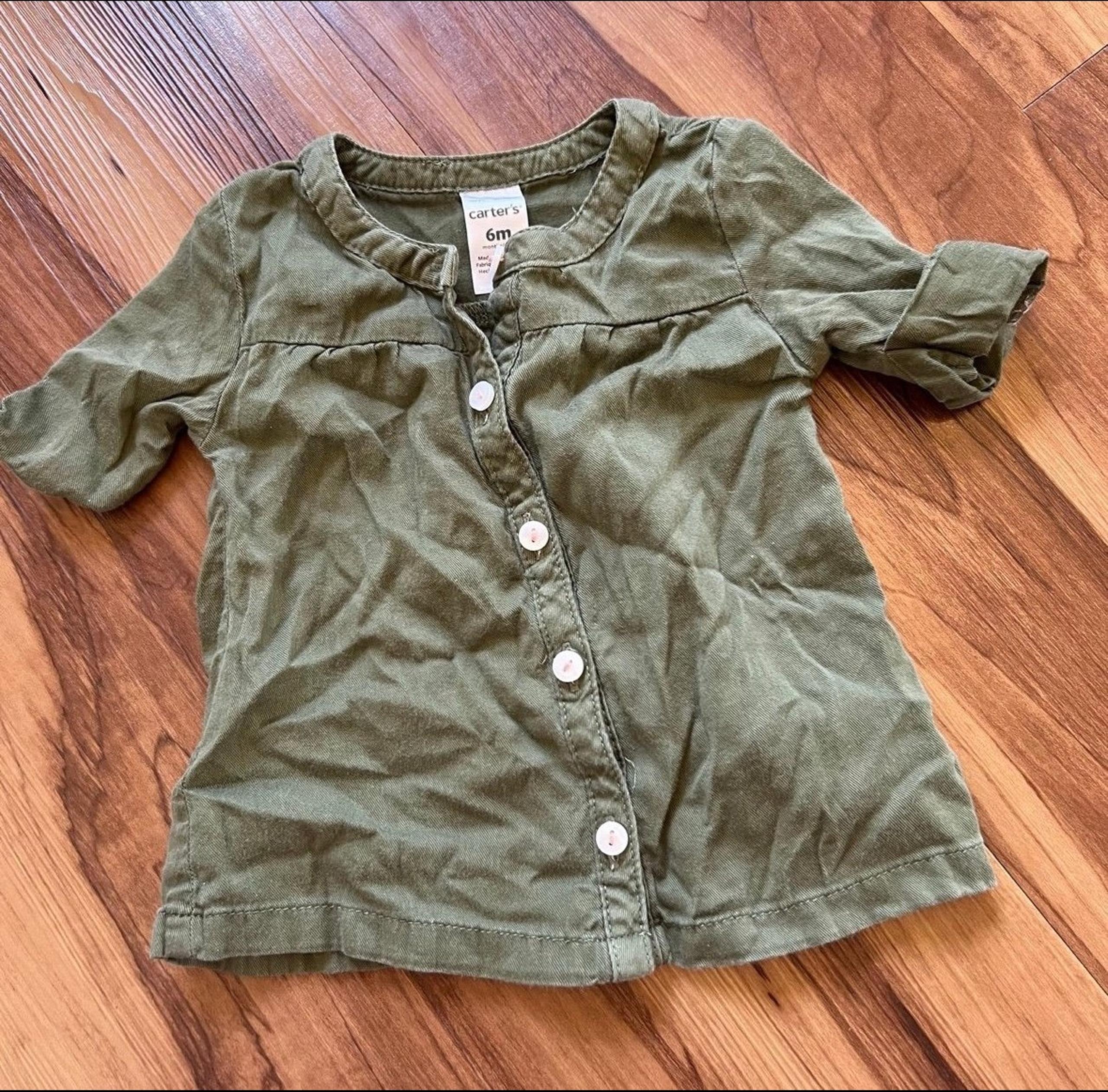 Carter’s green blouse size 6mo