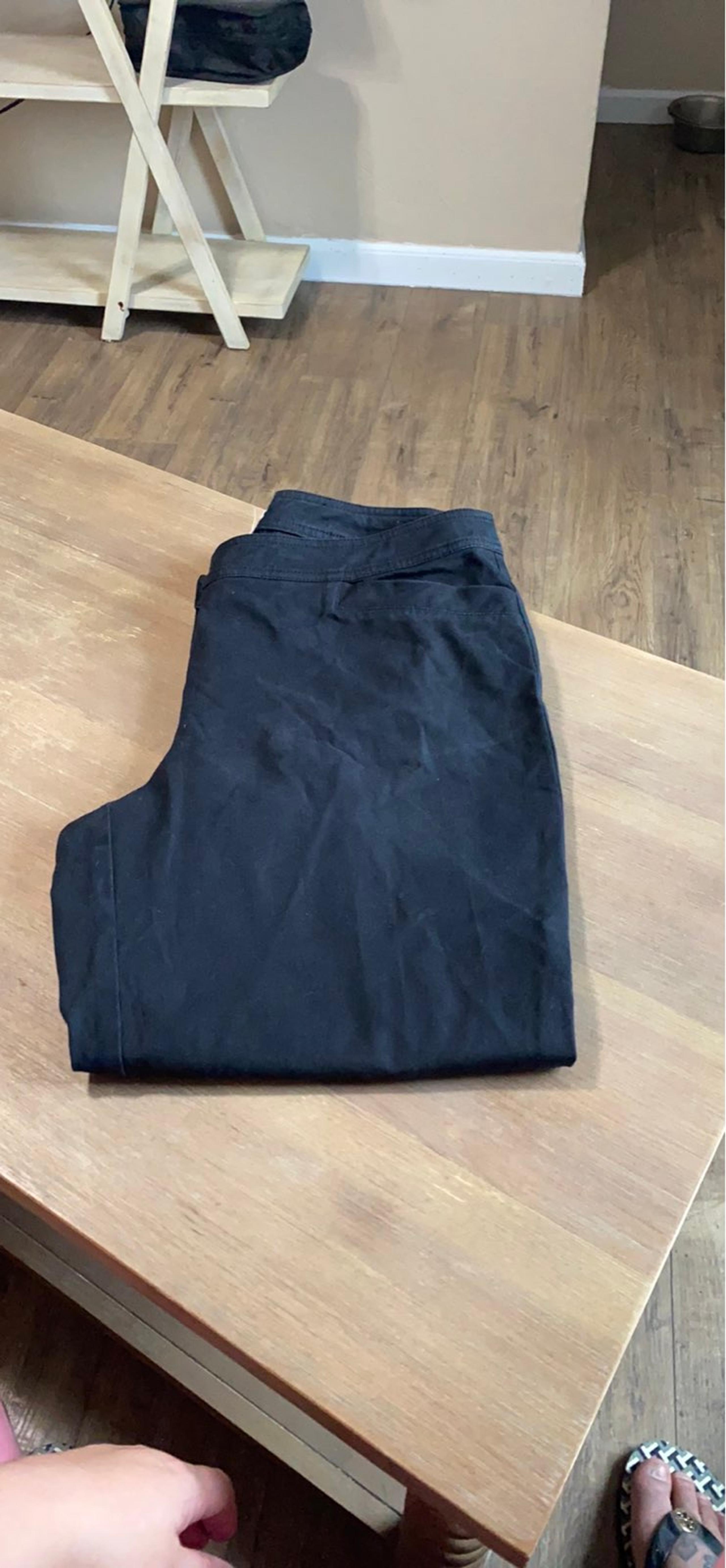 Eileen fisher black capri pants sz Large