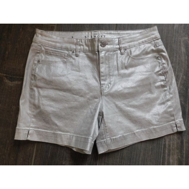 White House Black Market Metallic Denim 5 Shorts size 8 NEW!