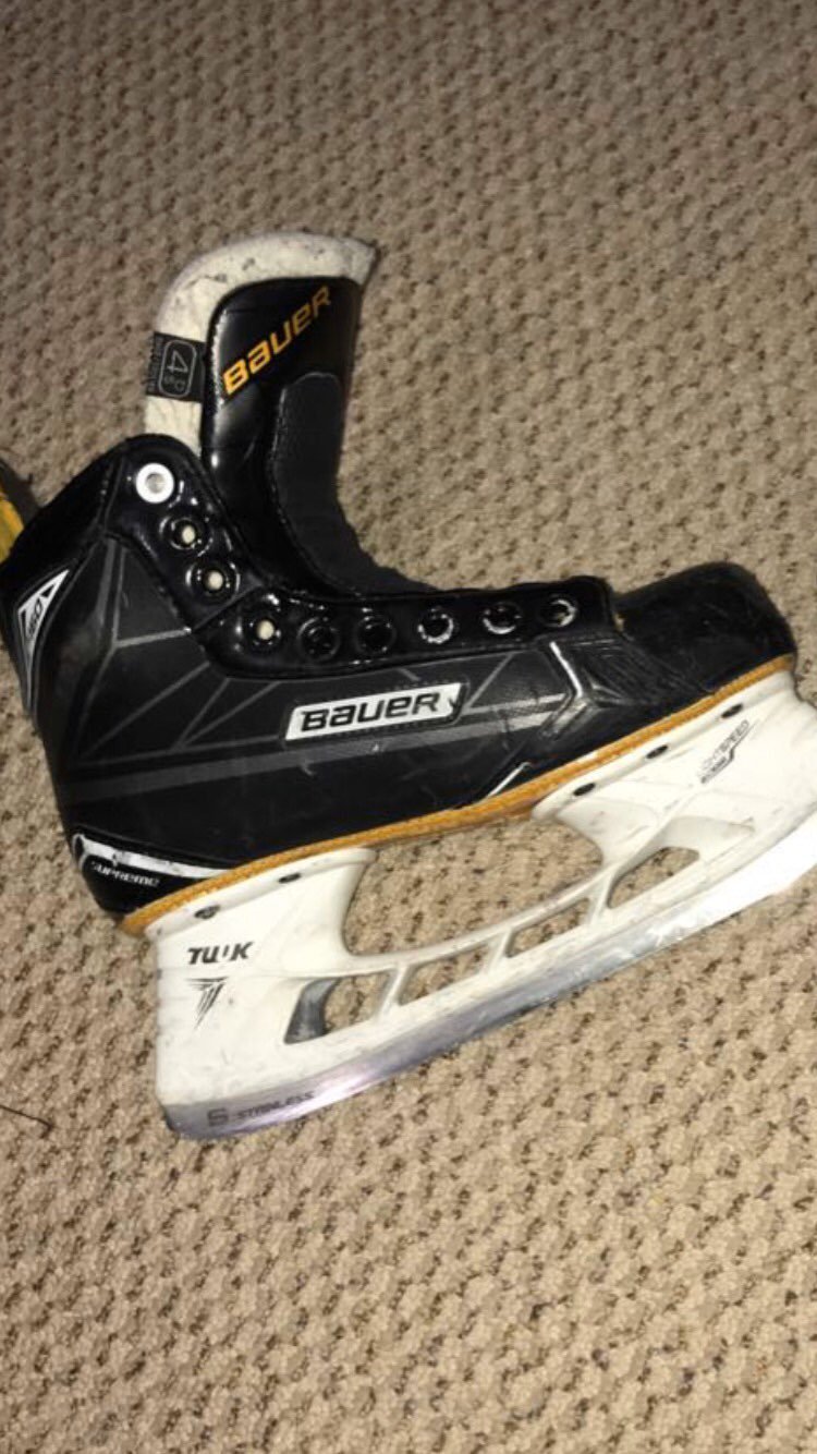 Hockey skates