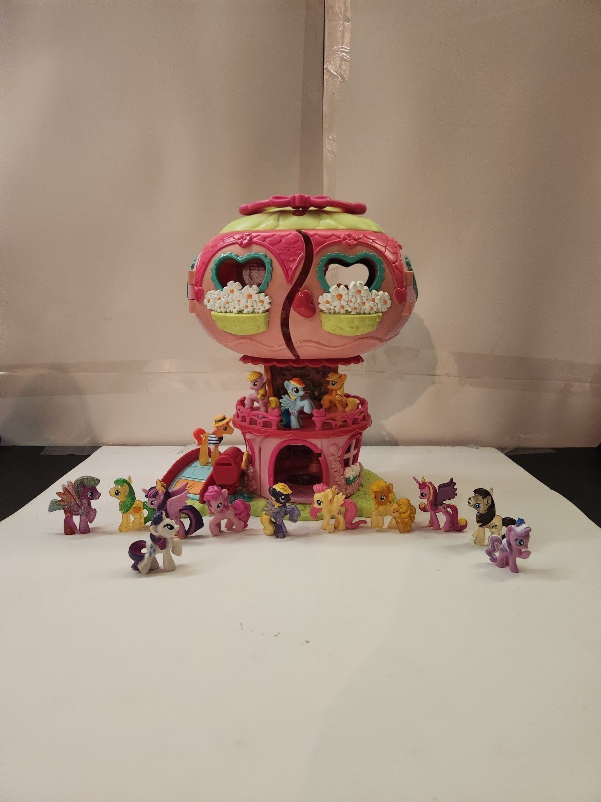 2006 My Little Pony Ponyville Pinkie Pie Balloon Tree House +15 figures