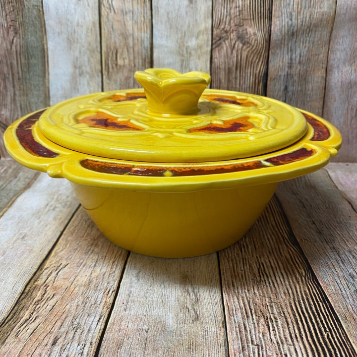 Vintage Mid-Century Modern Calif USA 679 Covered Casserole dish