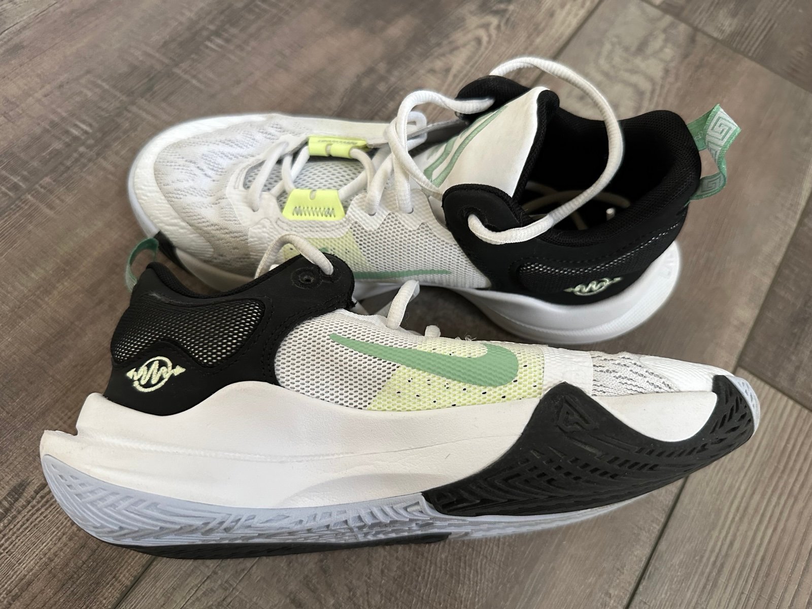 Nike basketball shoes 5Y