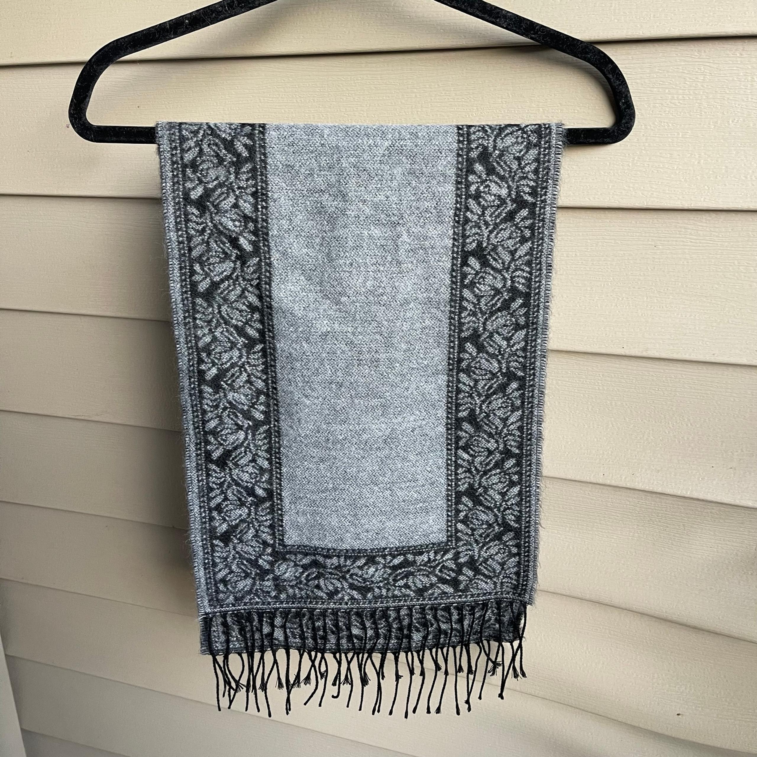 Cashmere by Berkshire Scarf Gray Floral Roses Soft w/Fringe