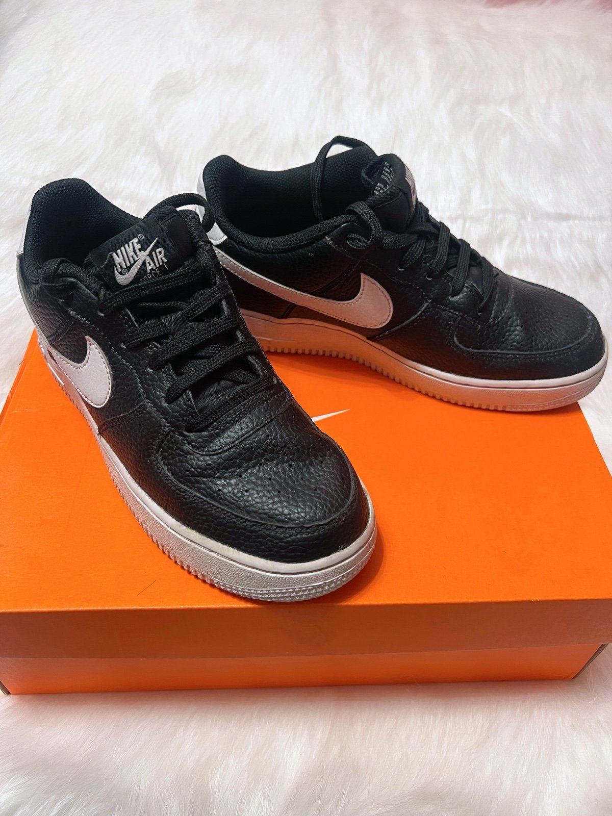 Nike Air Force 1 07 low black white pebbled leather boys size 6Y