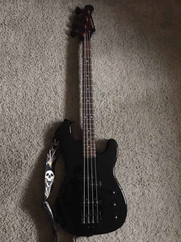 Applause bass guitar vintage black