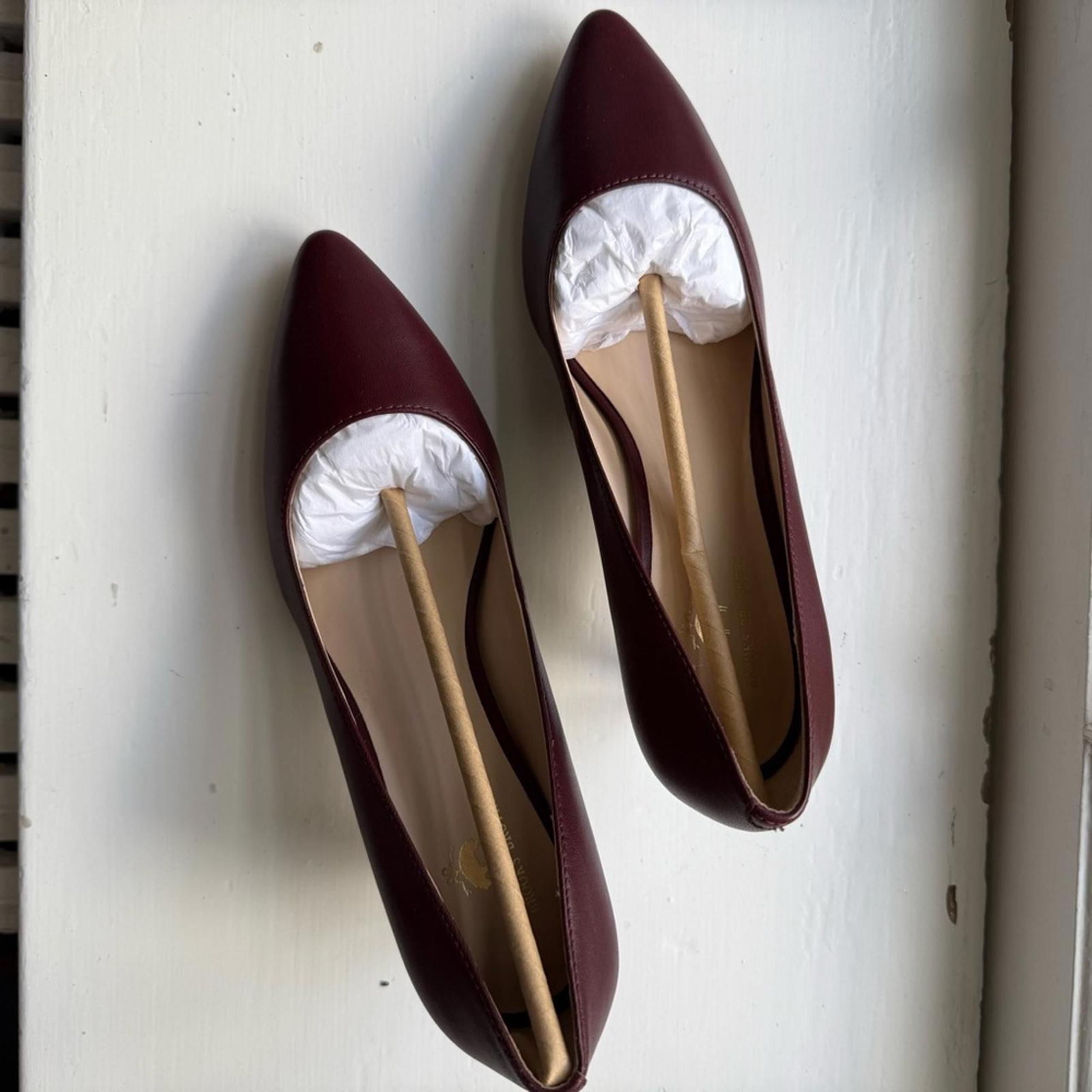 Brooks Brothers Red Heels Elegant Suede Design