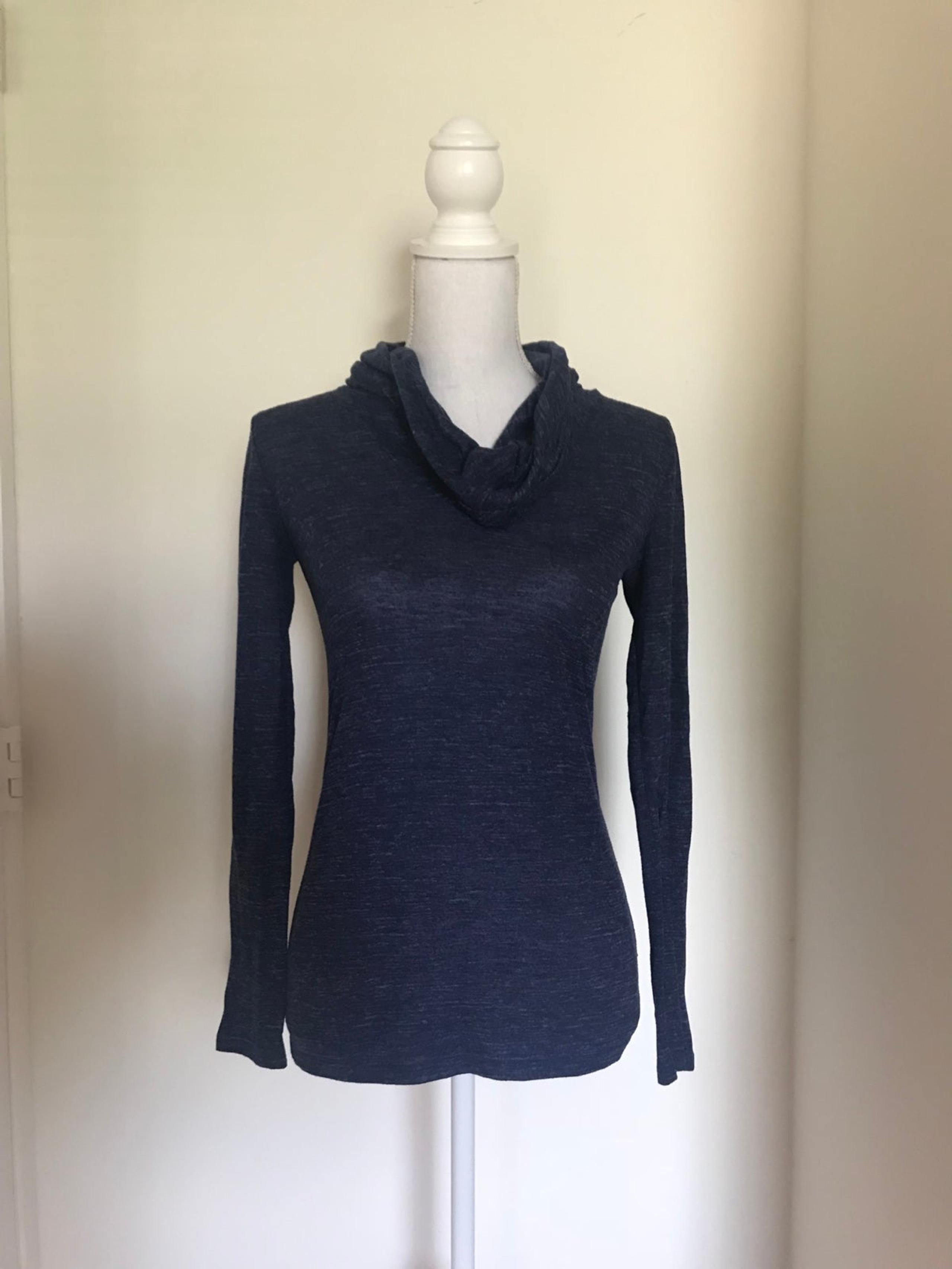 GAP Navy Turtleneck Long Sleeve Top Size XS