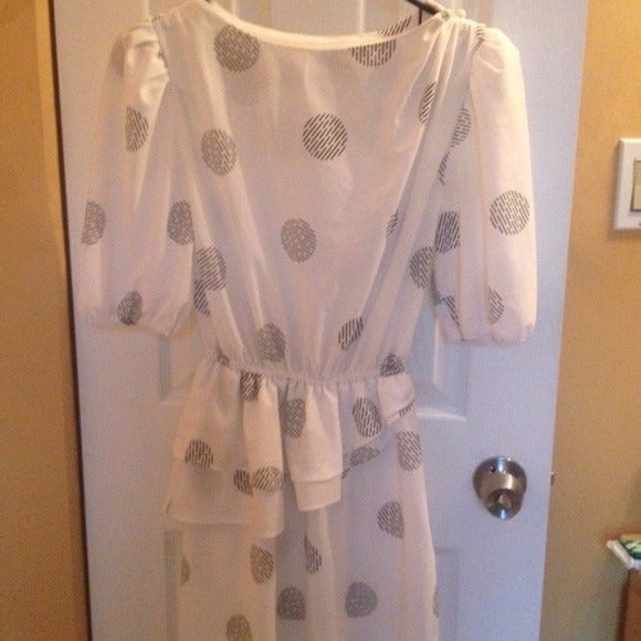 70's Vintage white puff sleeve jagged circles
