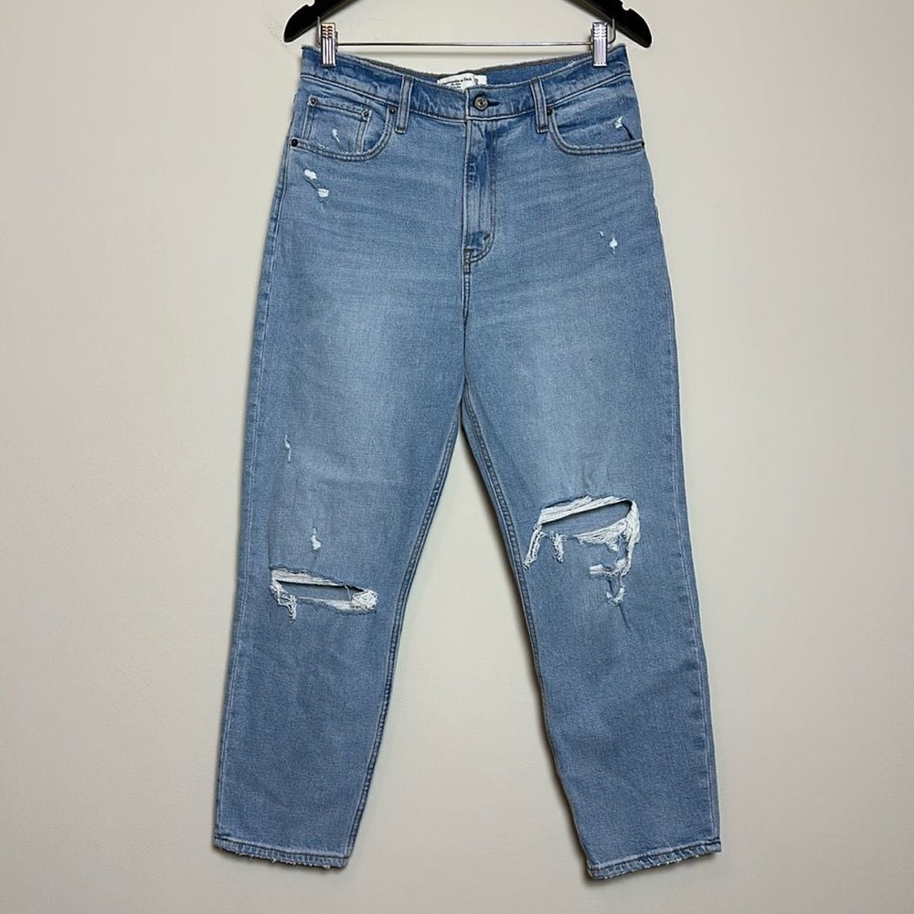Abercrombie & Fitch The Mom High Rise Jeans in Light Blue Wash Size 29/8R