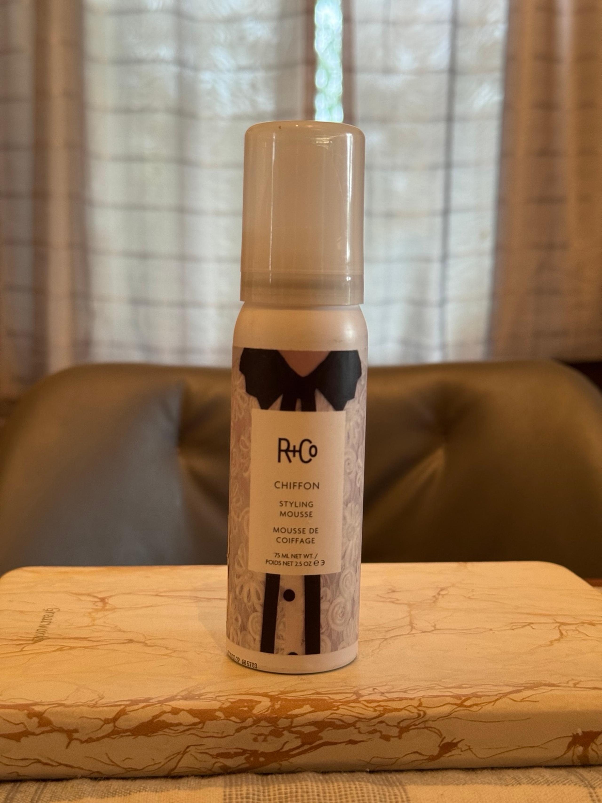 R+Co Chiffon styling mousse