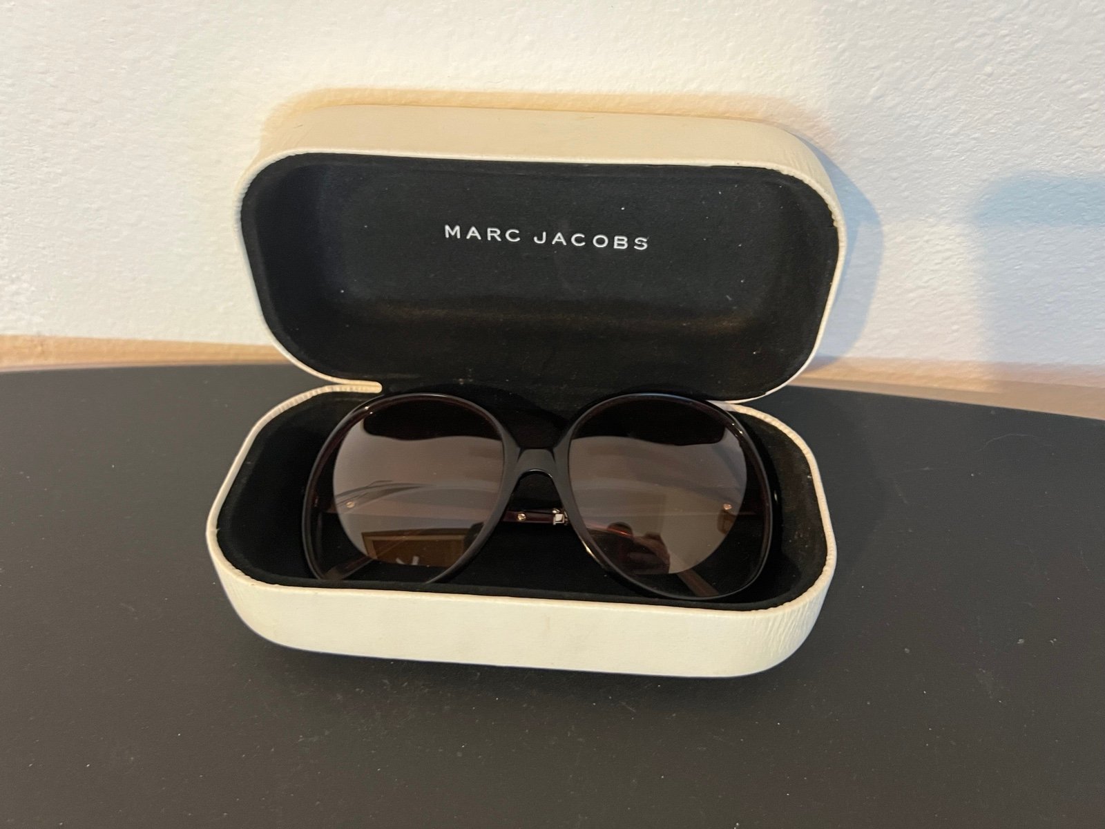 MARC JACOBS black sunglasses for women