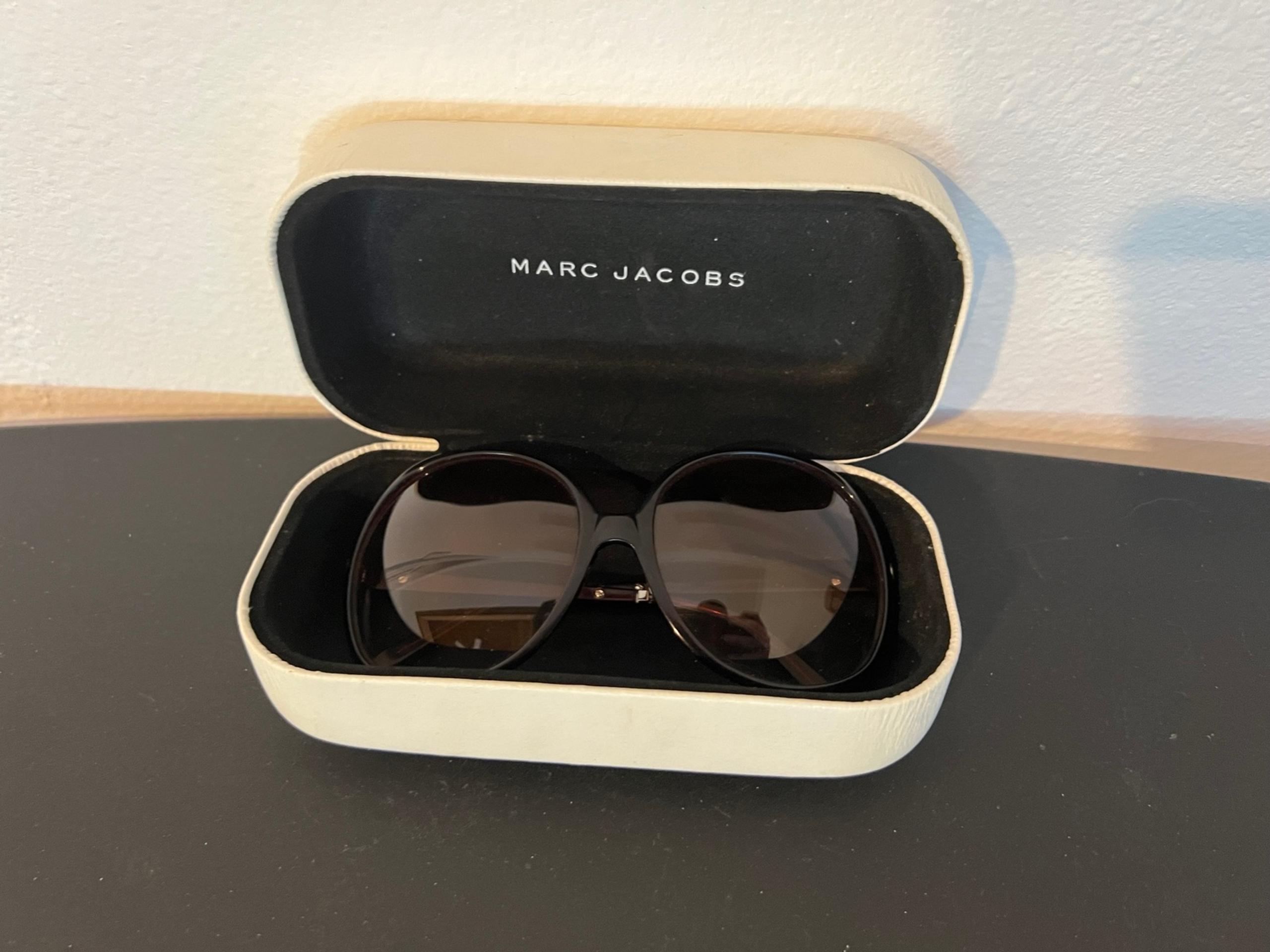 MARC JACOBS black sunglasses for women