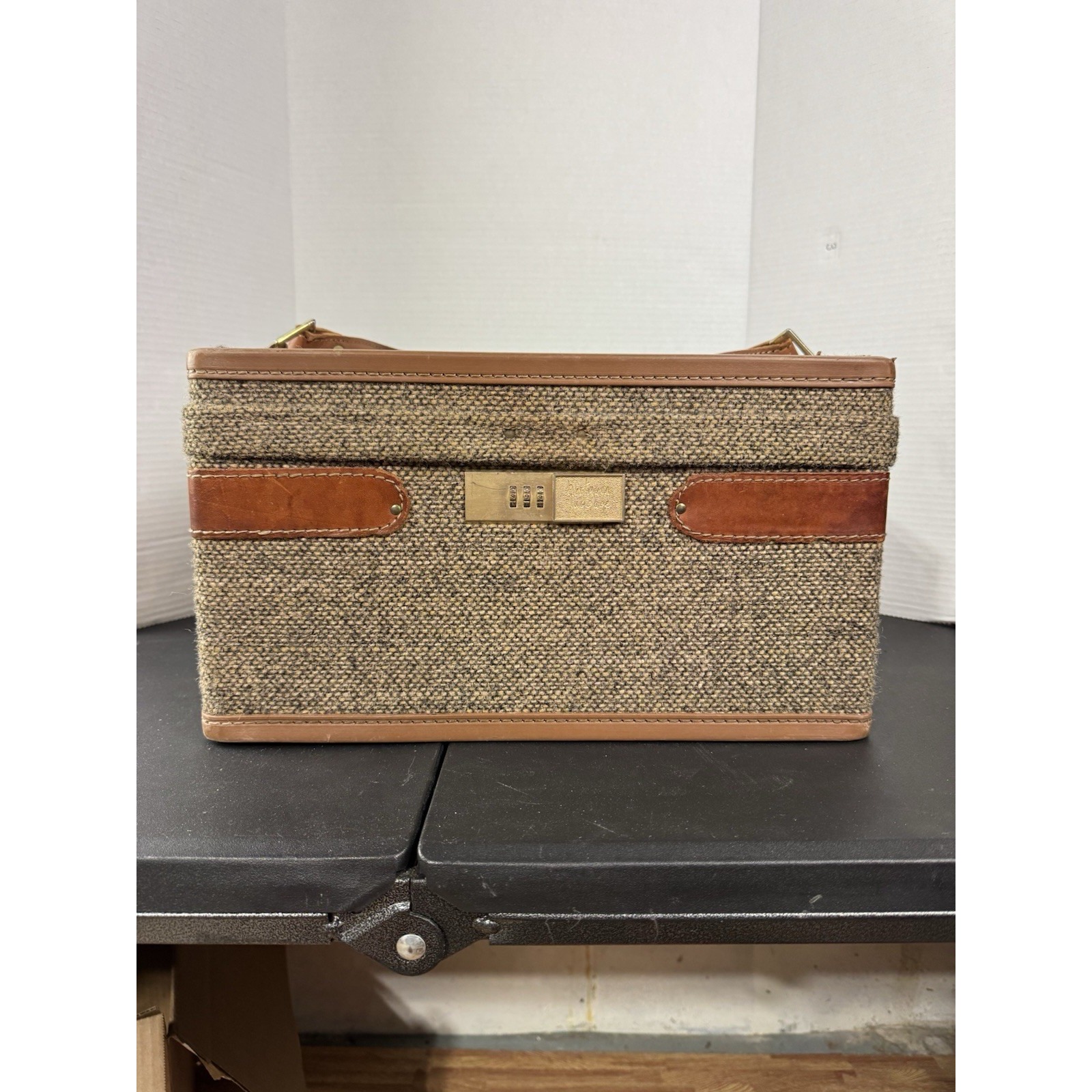 Vintage Hartmann Luggage Tweed Make Up Cosmetic Makeup Carry On Case No Code