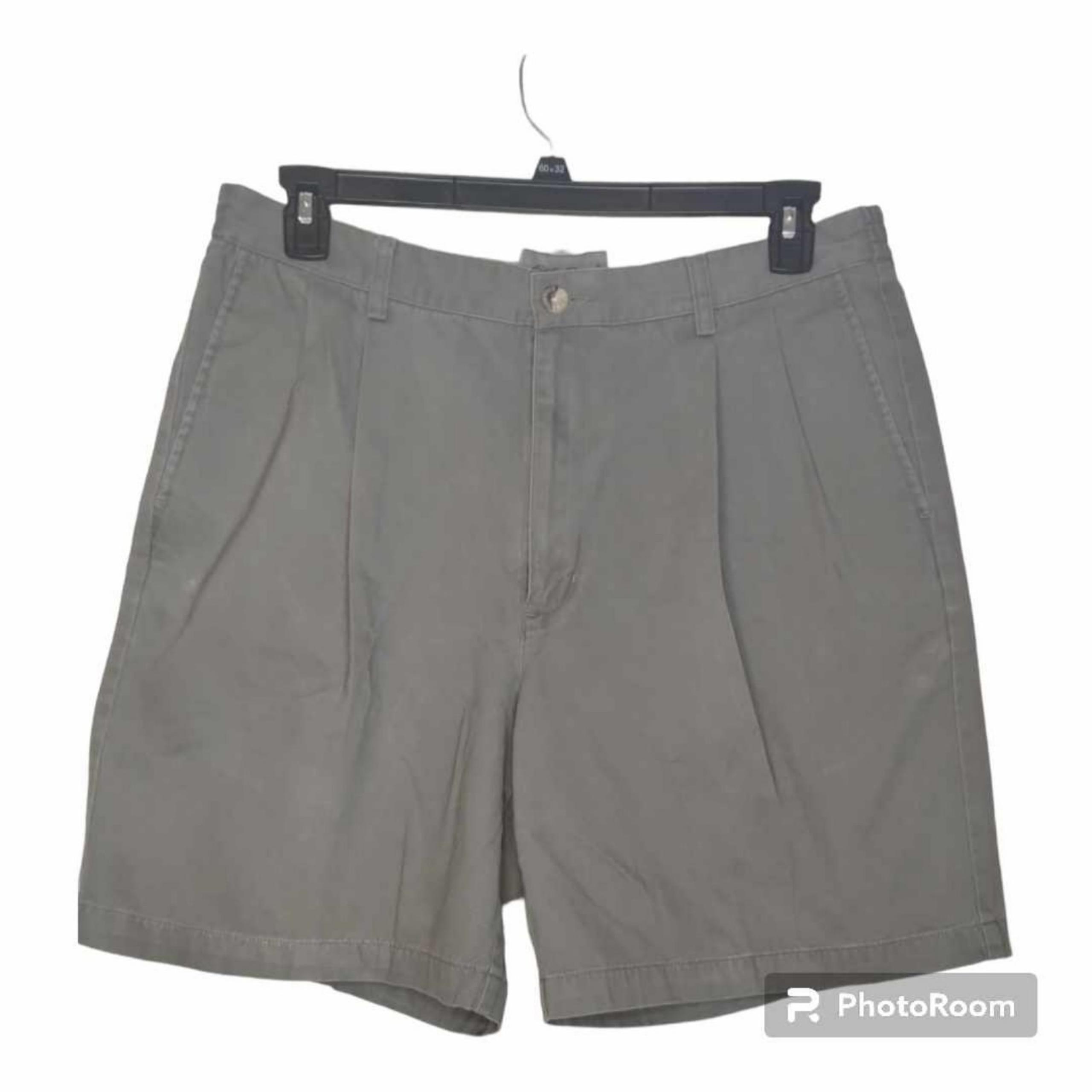 Eddie Bauer Mens Khaki green Chino pleated front shorts size 36