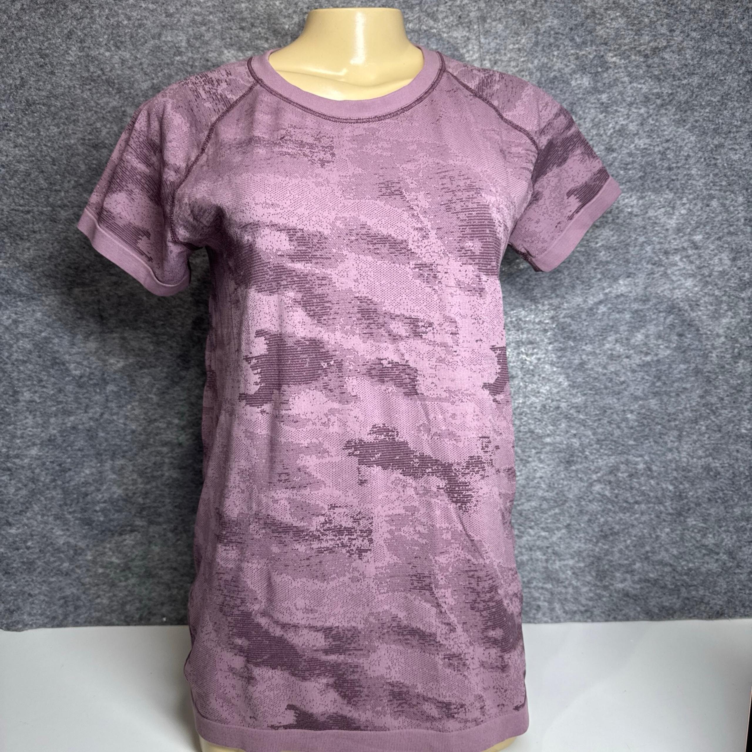 Athleta Momentum L Camo Short Sleeve Crewneck Shirt Cascadia Violet