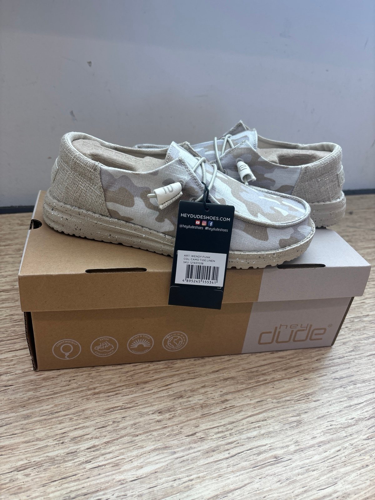 Hey dude women’s camo tide linen size 5