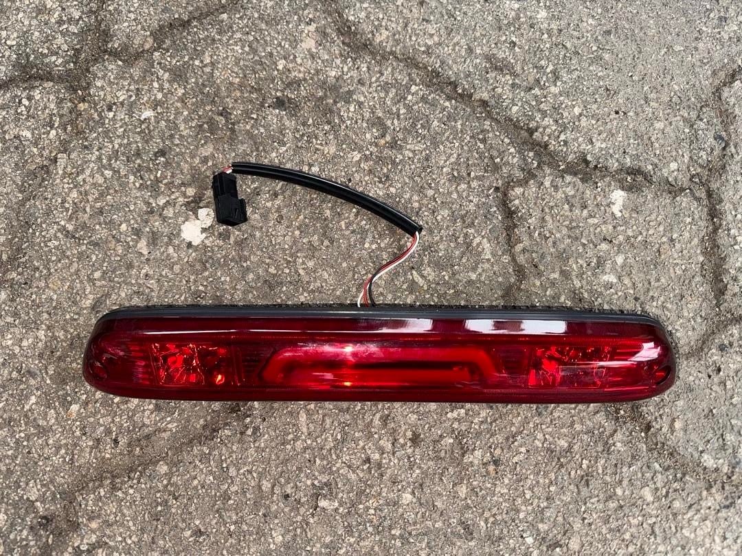 04-12 Chevy Colorado 3rd brake light Luz de freno