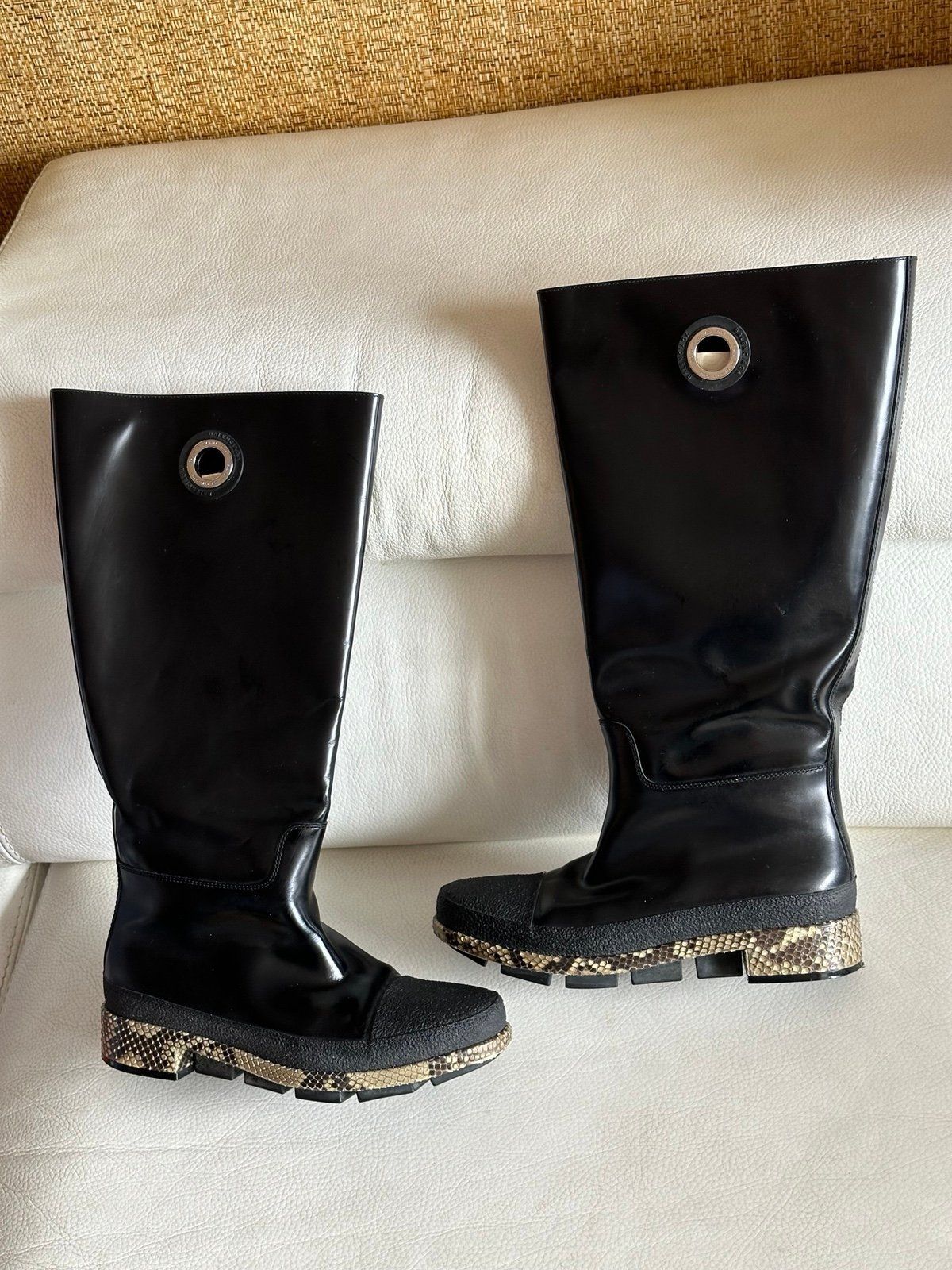 Knee hight boots EU s38, decorated around with real snakeskin
