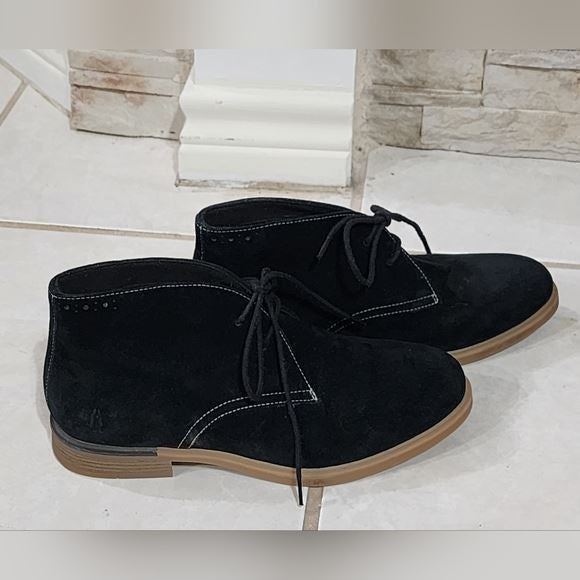 Hush Puppies Women's Bailey black suede Chukka Boot women's size 8.5