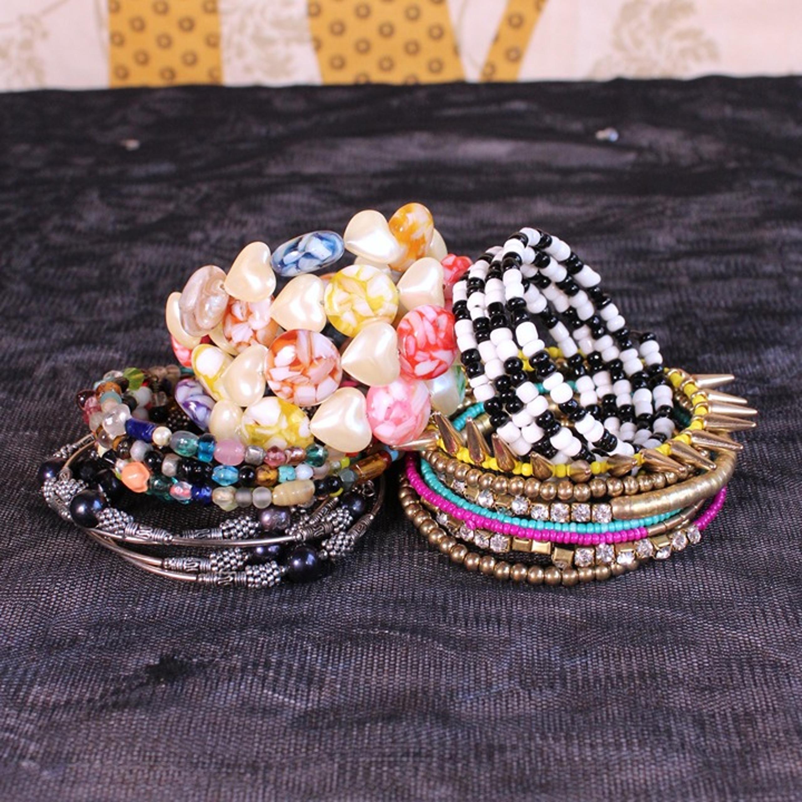 5 Memory Wire Beaded Bracelet Lot Heart Acrylic Metal Pearl Glass Colorful Beads
