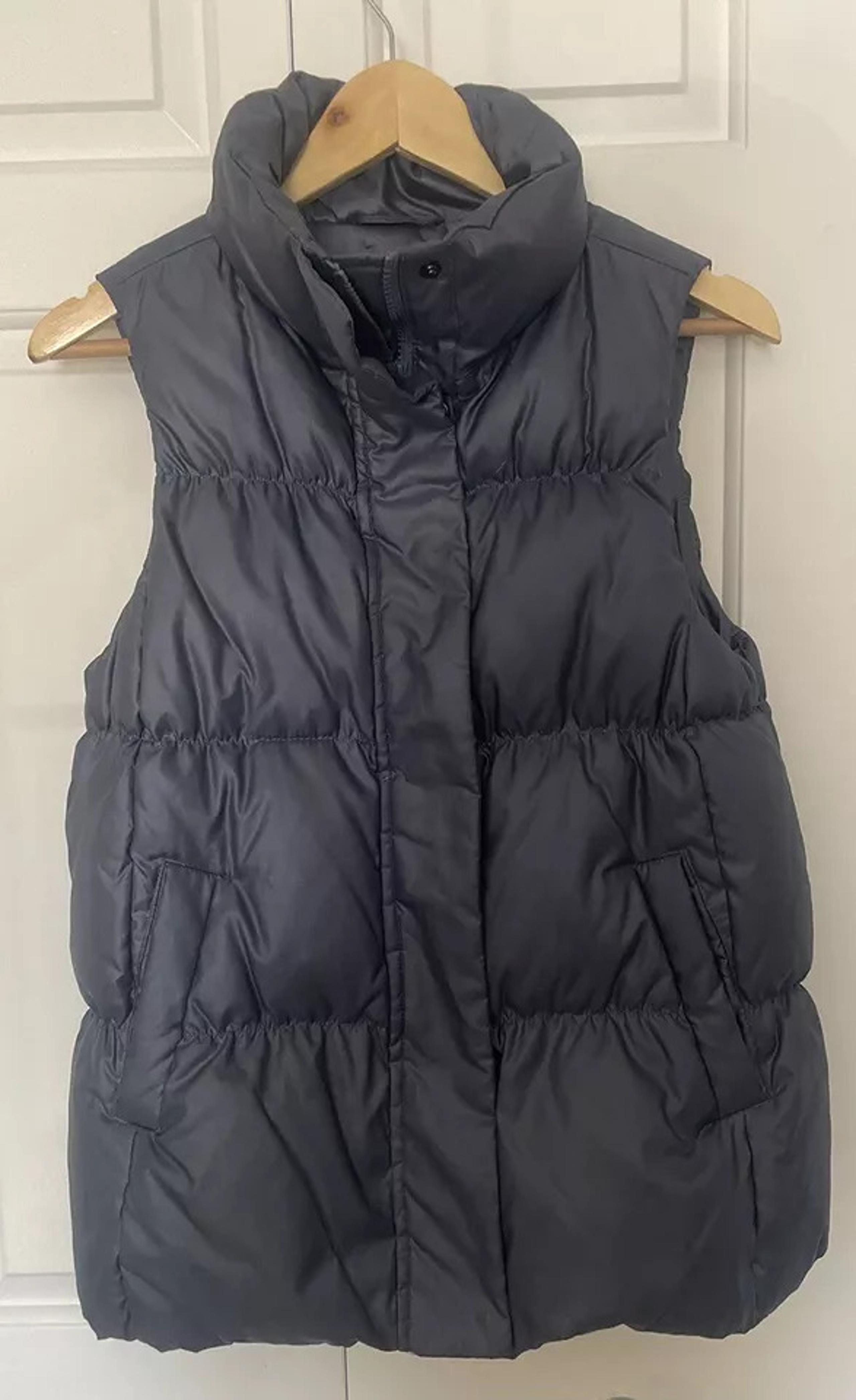 Gap Women's Navy Blue Puffer Vest Goose Down Insulated Full Zip Sz Medium Women