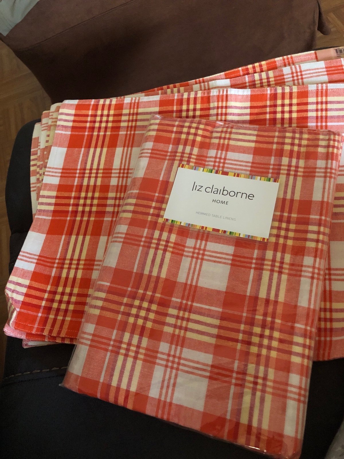 Liz Claiborne Bungalow Collection 9 Piece Tablecloth & Placemats Set - NEW