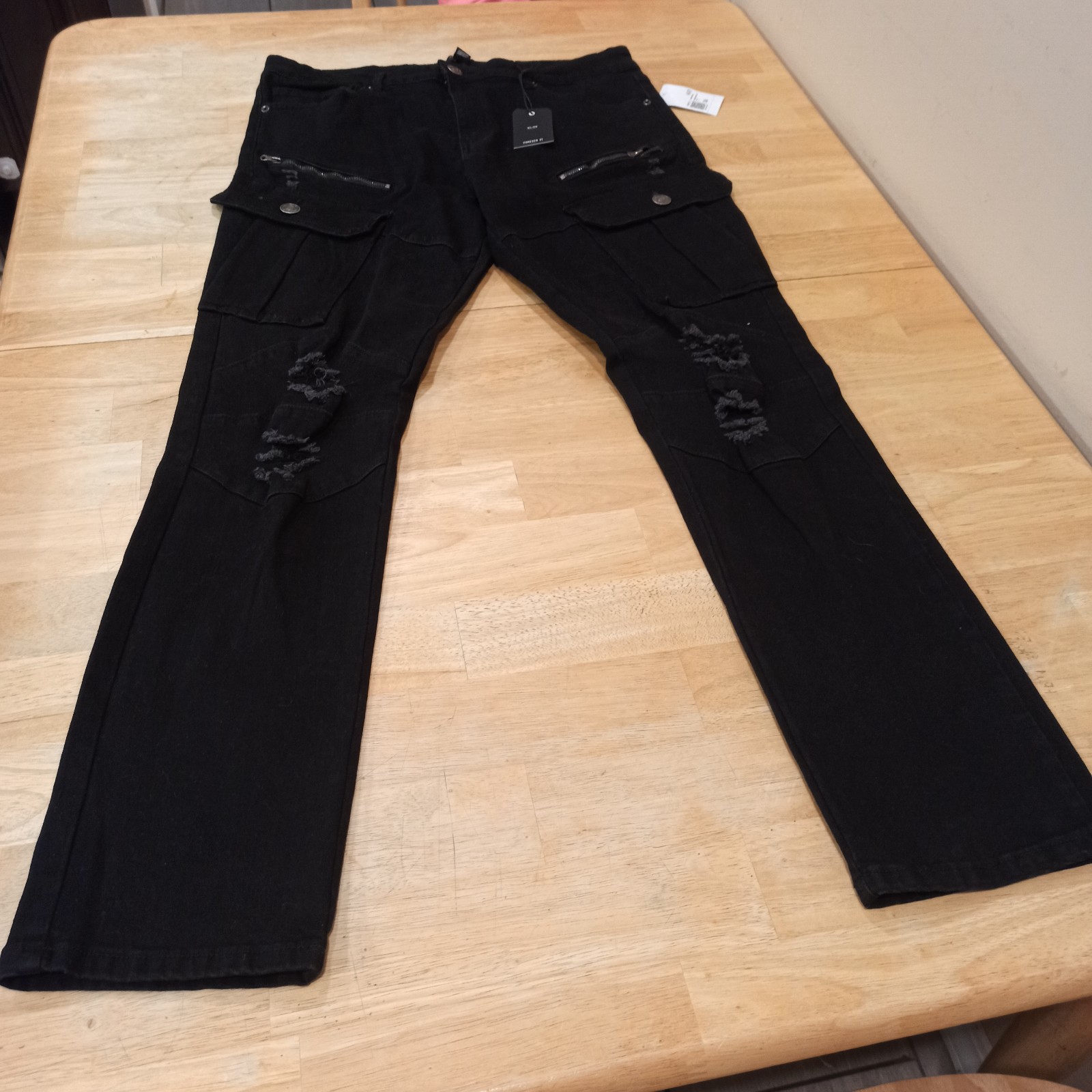 Mens NWT Forever 21 Denim Cargo Jeans Size 36X32 Black Slim Leg Distressed