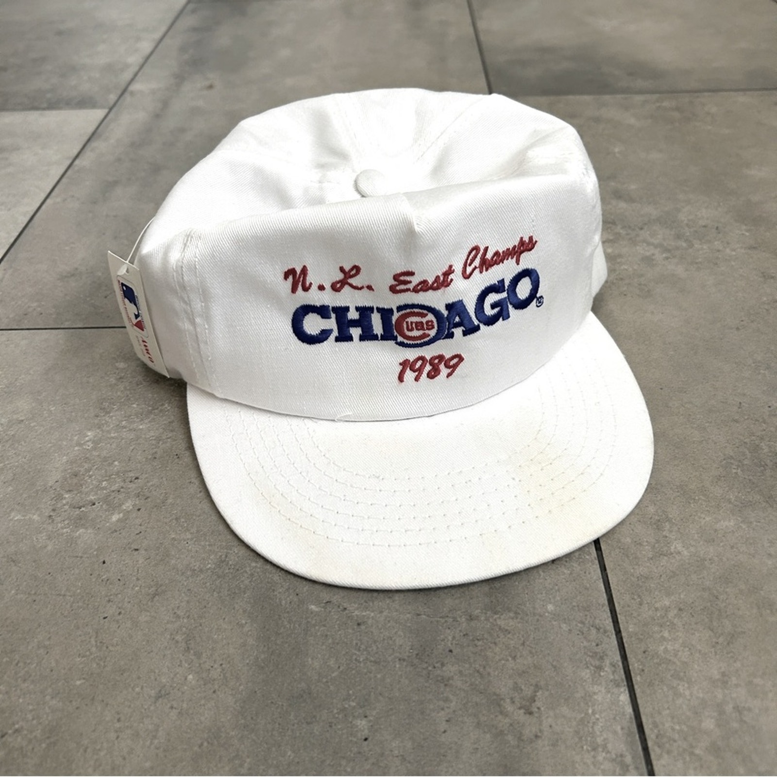 NWT 1989 vintage Chicago cubs N.L. East champs white baseball hat O/S.