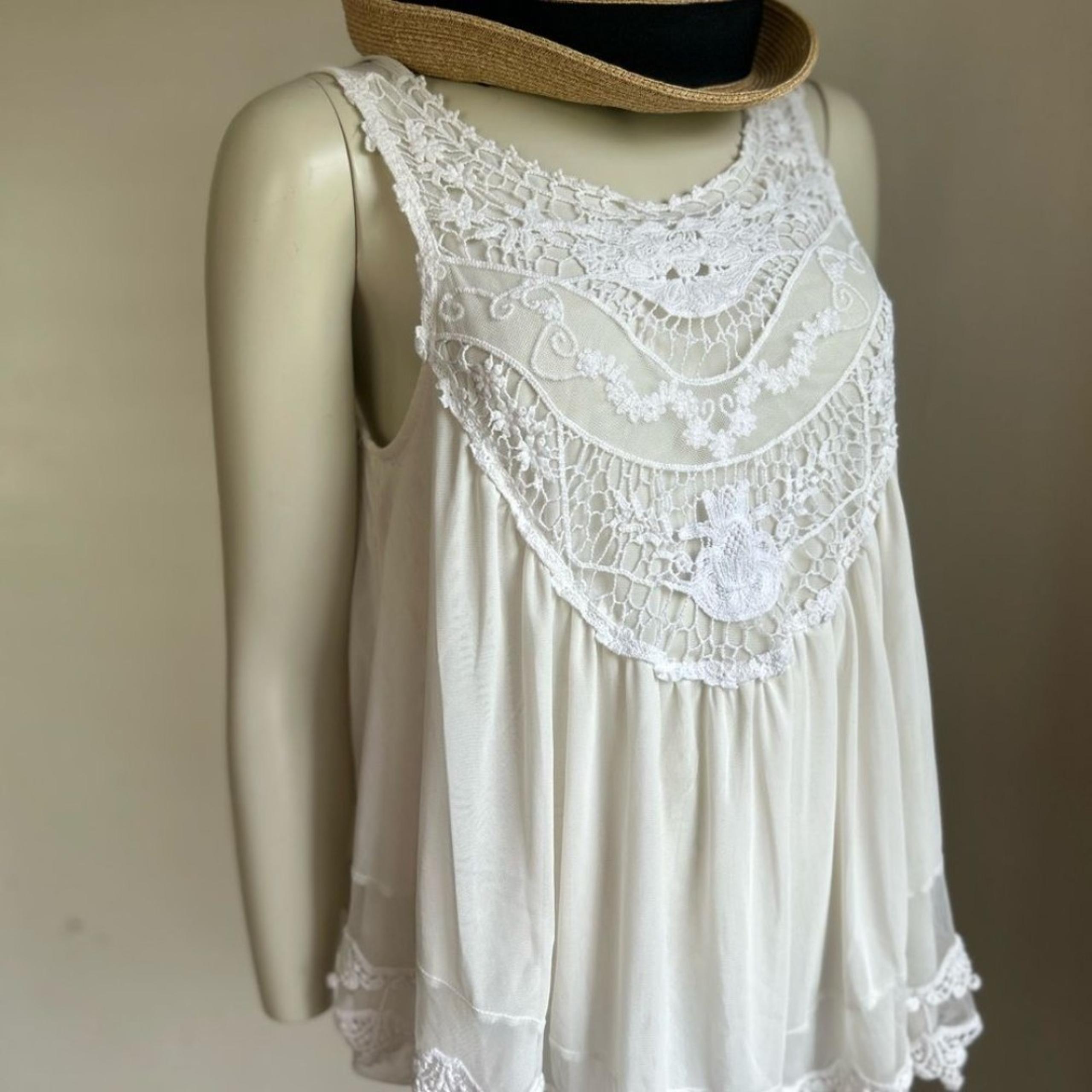 altar d state babydoll Elegant White Lace Women's Top M