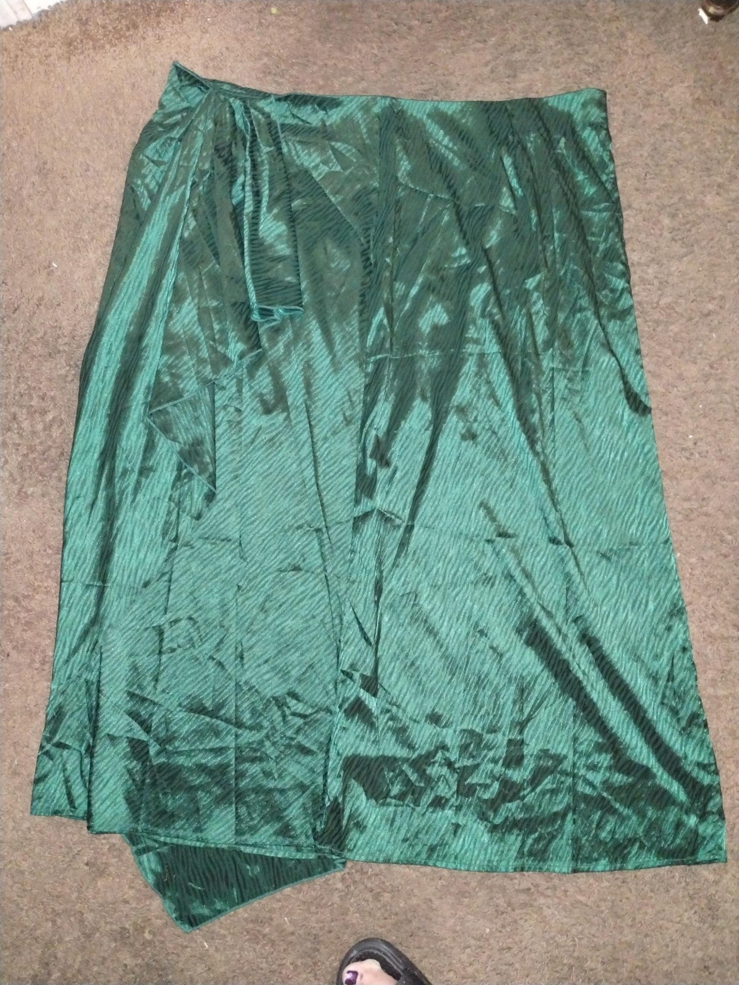 Shein Curve Woman's 4X Green Silky A Line Skirt w Side Ruffle Detai, Classy!