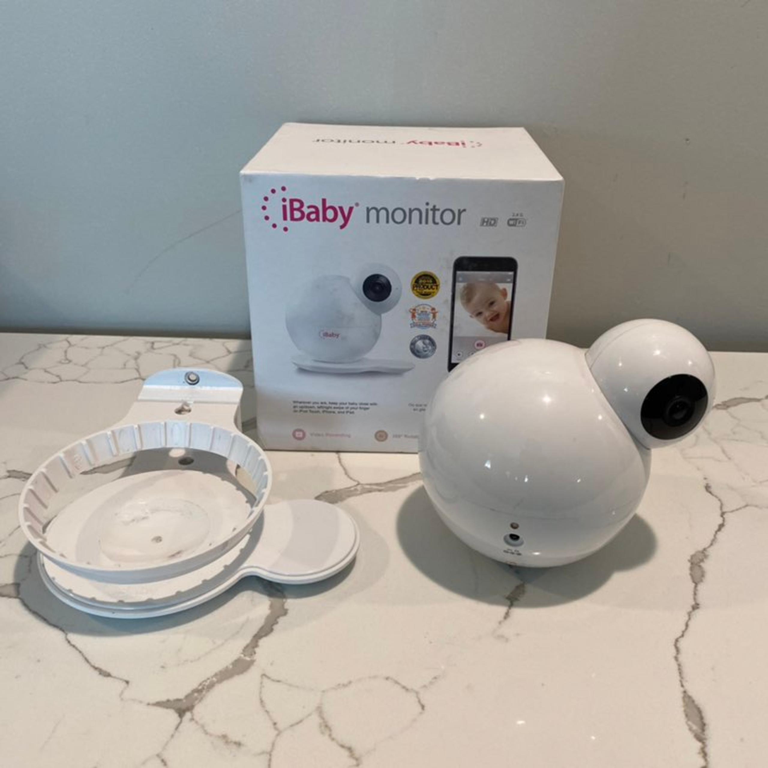 iBaby Monitor M6T 720p HD Wireless Digital Baby Monitor + Wall Mount