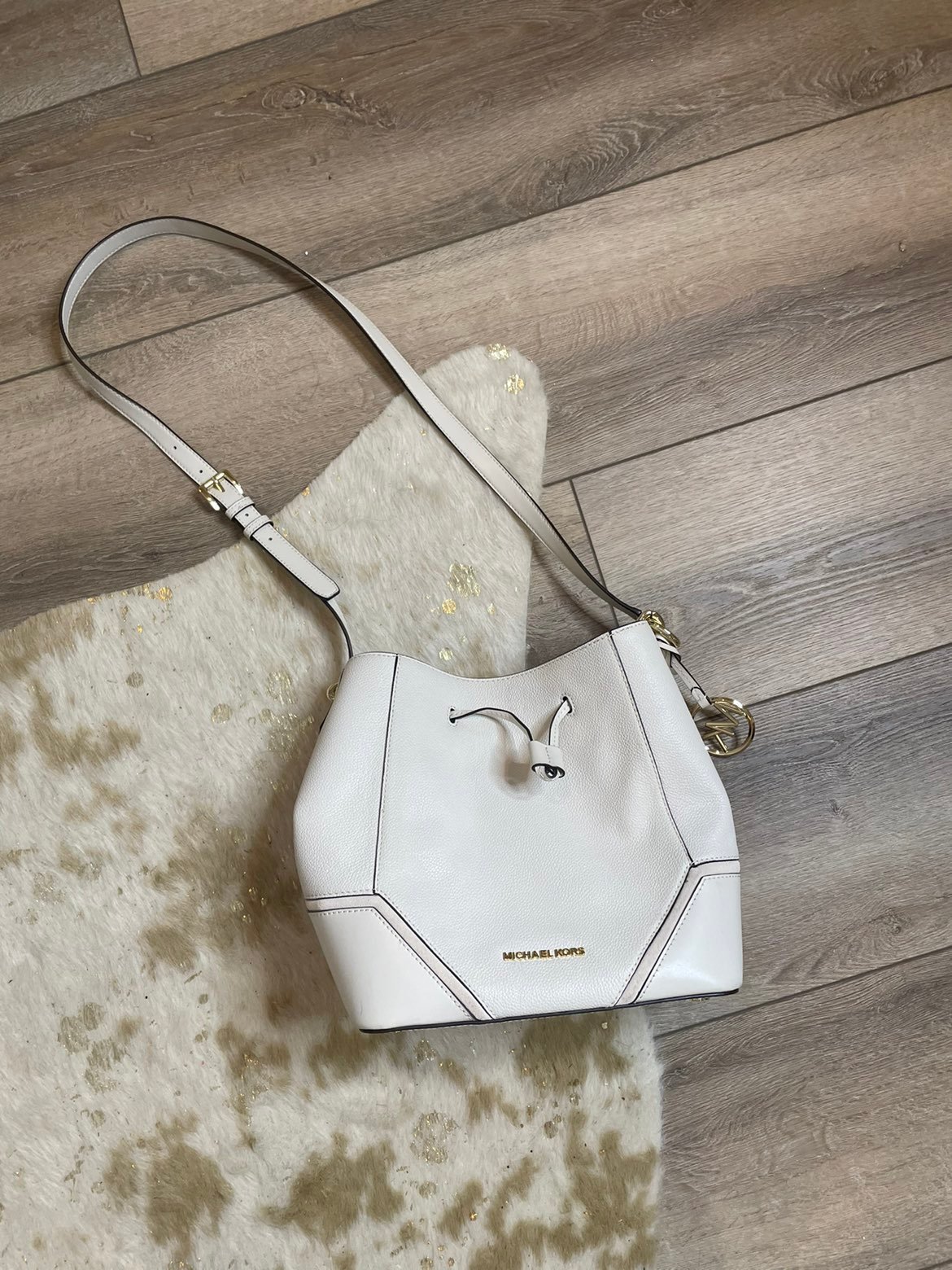 Michael kors white trista bucket bag