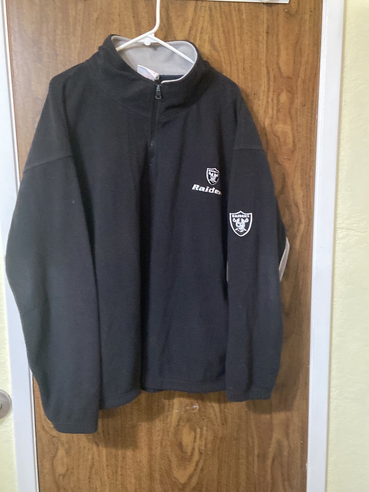 Raiders Men’s Las Vegas Antigua Black Tonal Logo Generation Quarter-Zip Pullover
