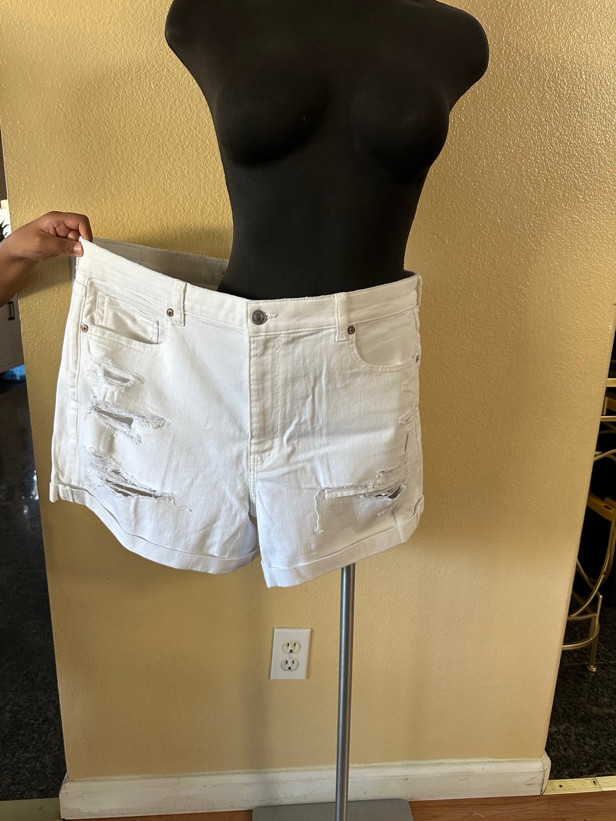 American Eagle Mom short