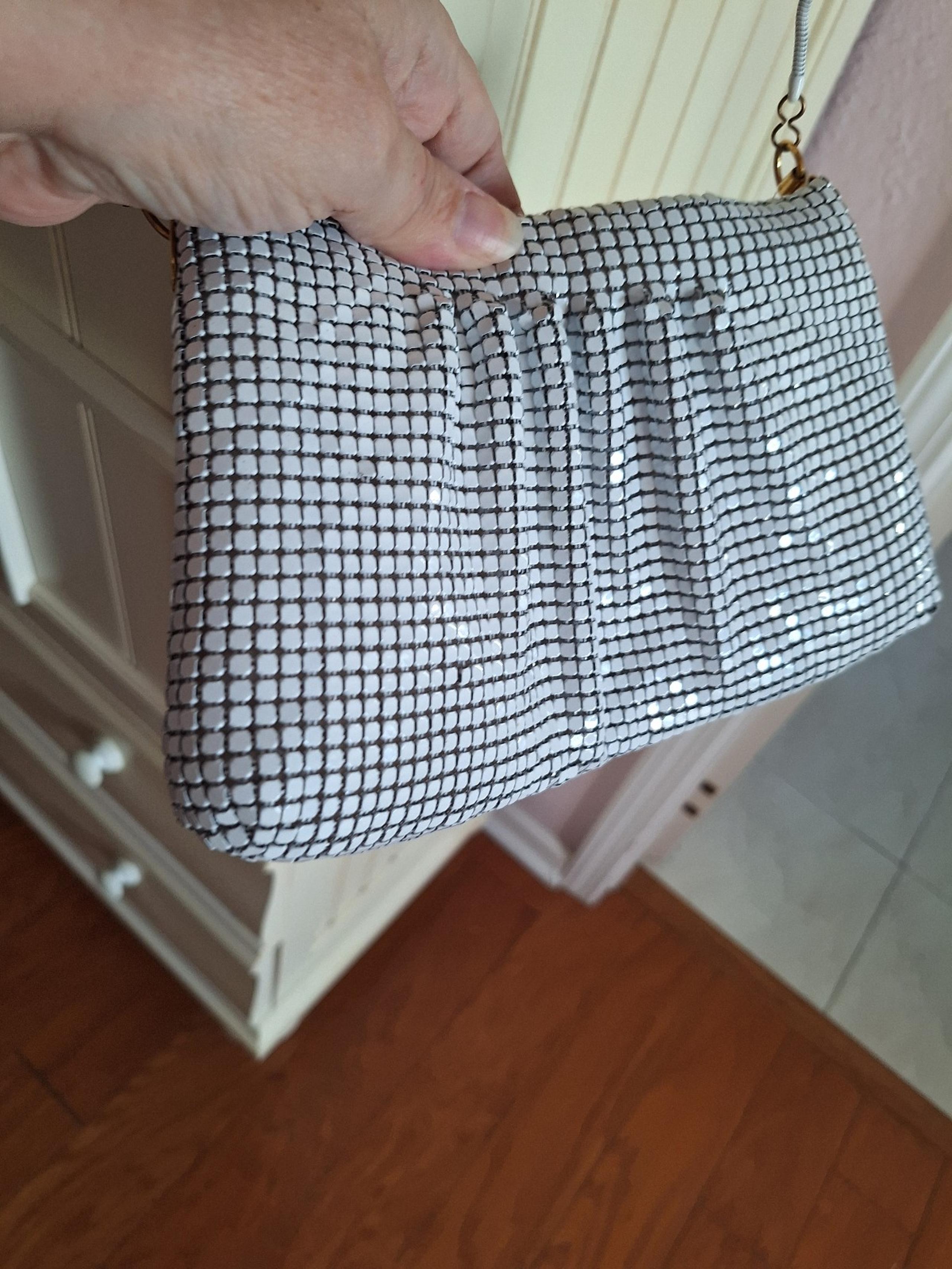 WHITE METAL MESH VINTAGE PURSE