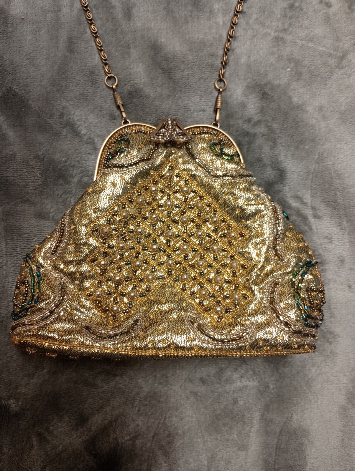 Vtg Ornate Victorian beaded purse with gold tone frame. Gorgeous beading formal