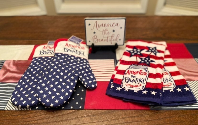America The Beautiful Kitchen Towels & America The Beautiful Oven Mitts Bundle