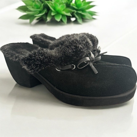 Vintage Y2K Skechers Genuine Suede Leather Faux Fur Lined Clogs