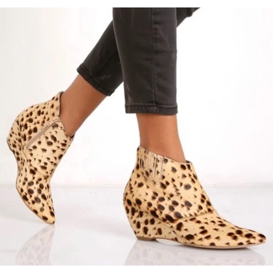 Matisse Nugent cheetah wedge booties sz 10