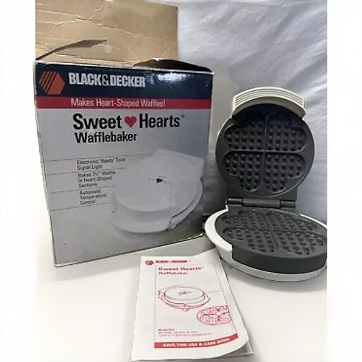 BLACK & DECKER Sweet Hearts Wafflebaker Waffle Maker Model G12 Used With Box