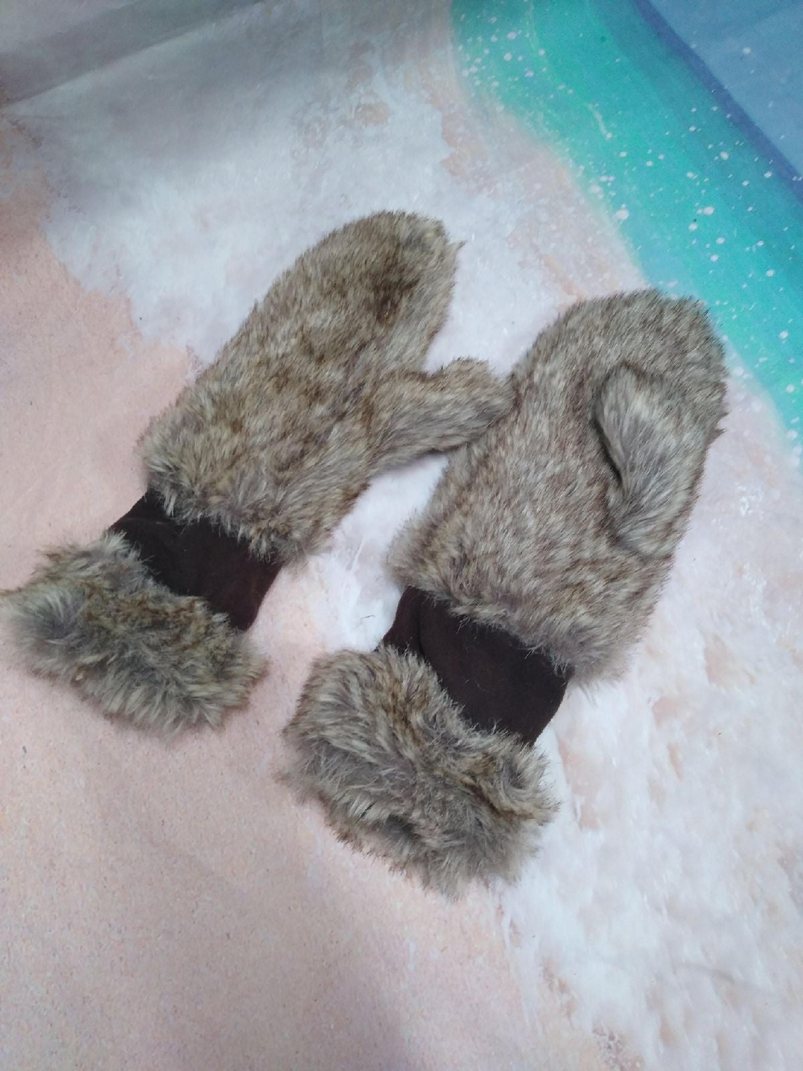 Mossimo faux fur Mittens