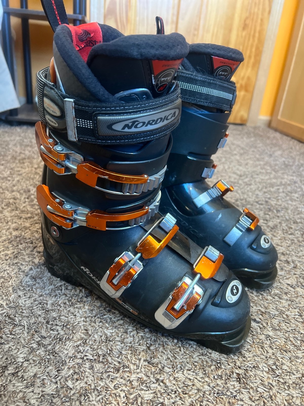 Nordica W82 Downhill Ski Boots 26.0/26.5