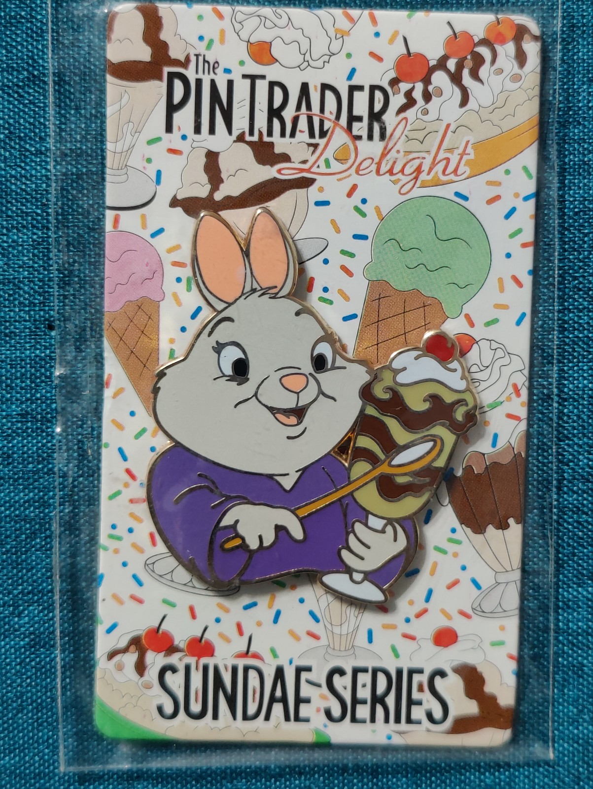 Tangalog Pin Trader Delight Pin